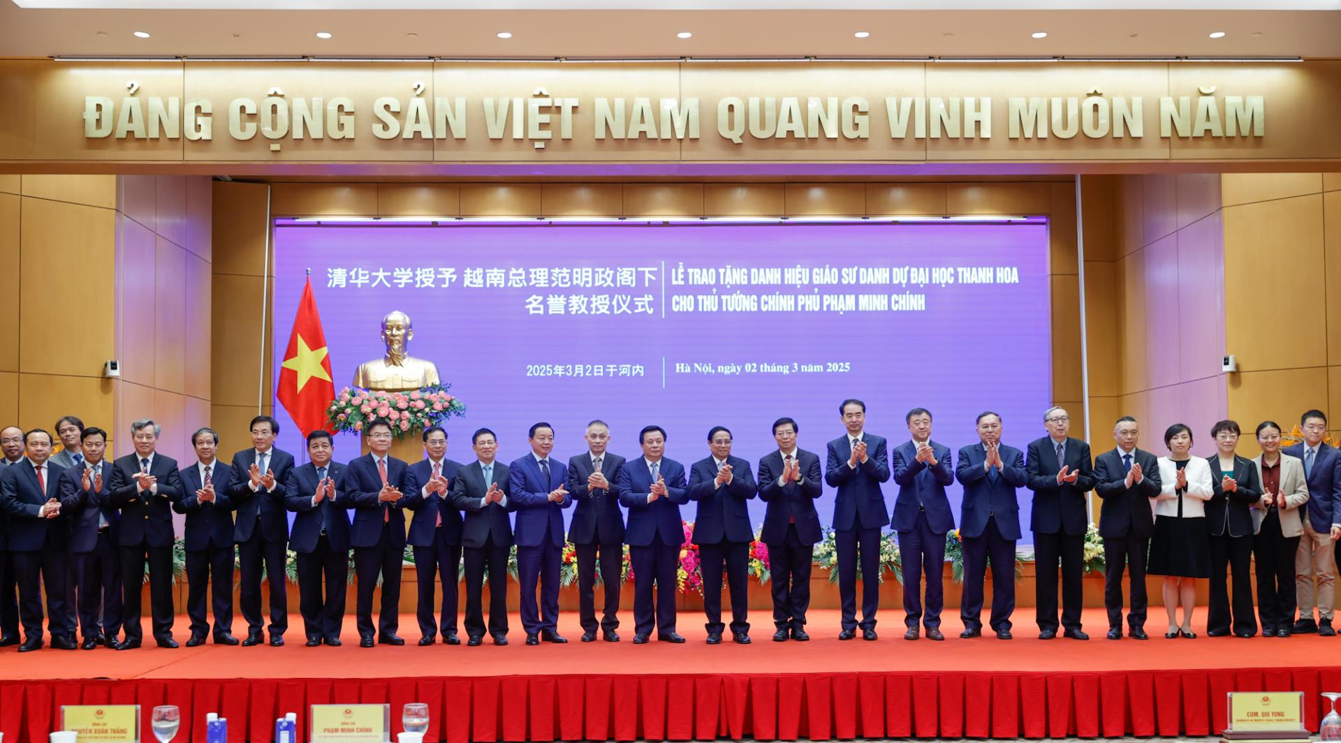 Thủ tướng Phạm Minh Chính và GS.TS. Khưu Dũng cùng thành viên đoàn hai nước