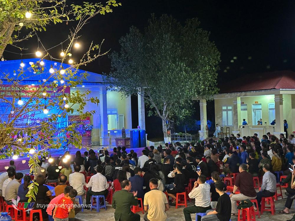 Quang cảnh chương trình giao lưu văn nghệ.