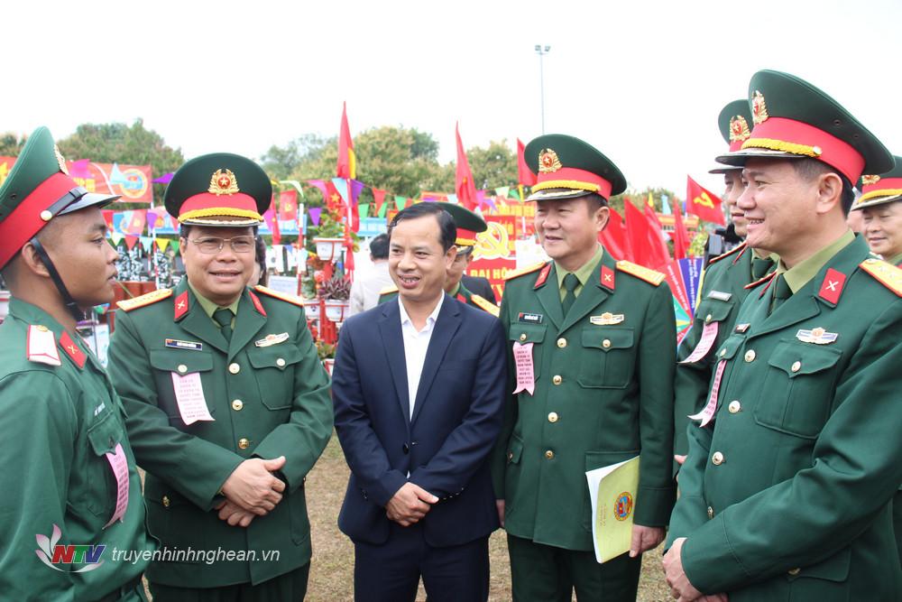 Lãnh đạo Quân khu 4 động viên cán bộ, chiến sỹ Lữ đoàn trước mùa huấn luyện.