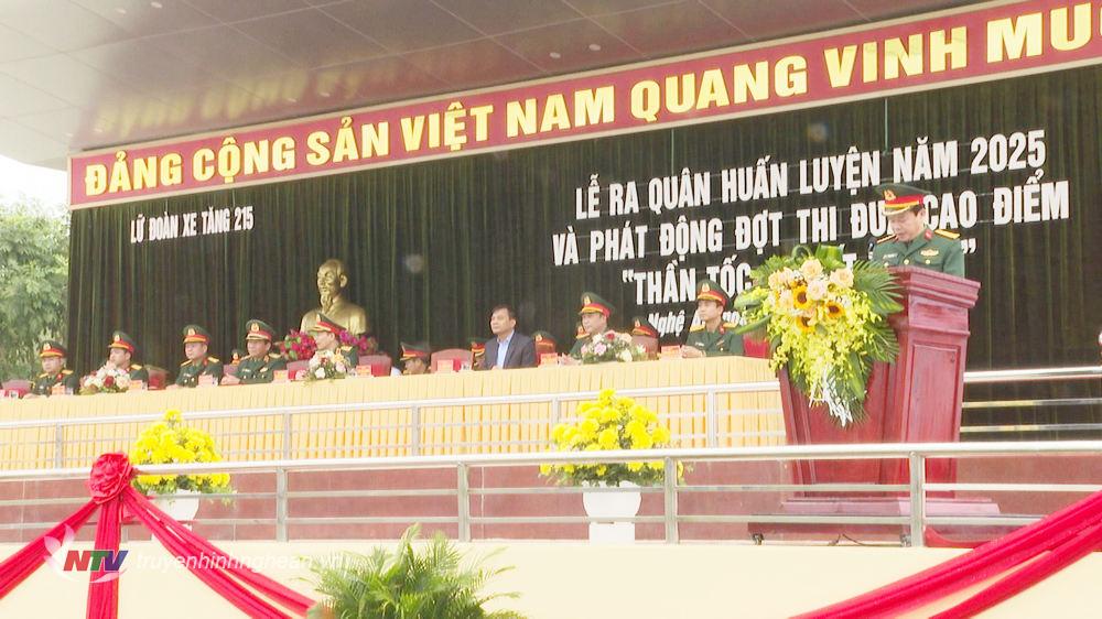 Các đại biểu dự buổi lễ.