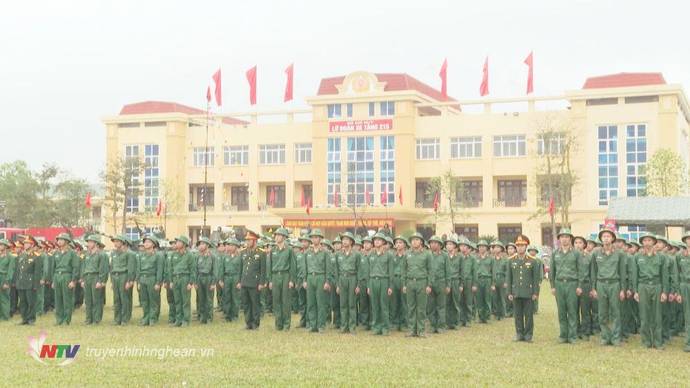 Quang cảnh buổi lễ ra quân huấn luyện.
