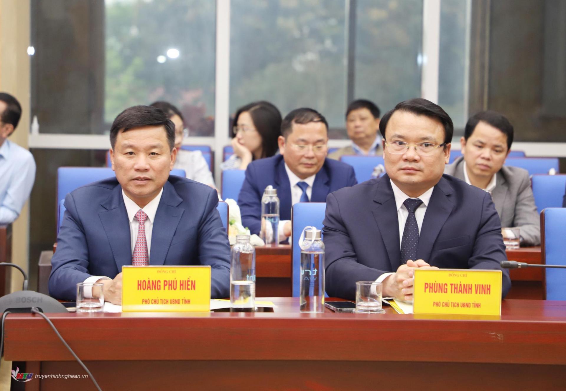 2 đồng chí tân Phó PG88 go Bắn cá UBND tỉnh tại buổi lễ.