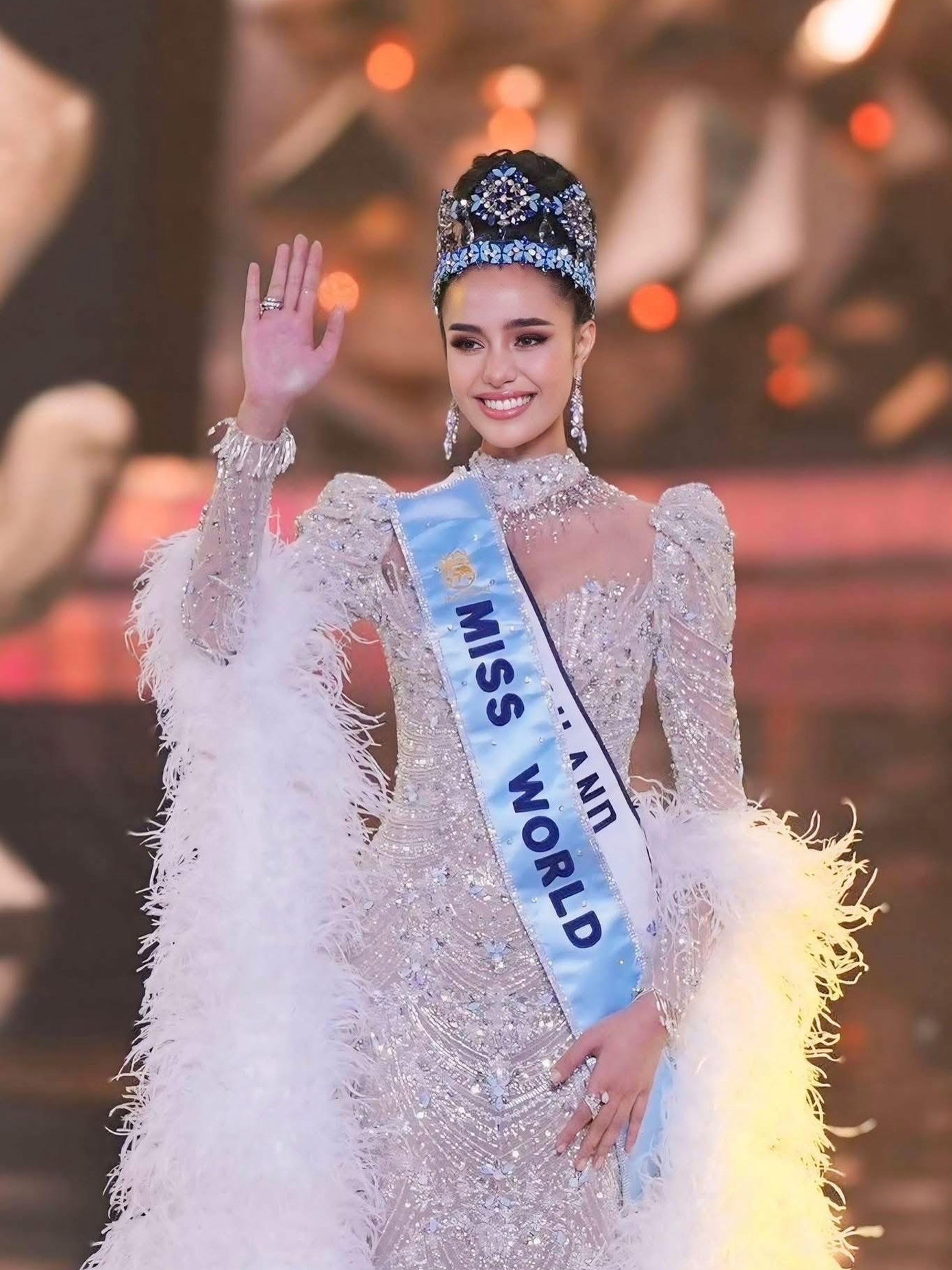 Đương kim Hoa hậu Trang PG Chính thức Opal Suchata Chuangsri.