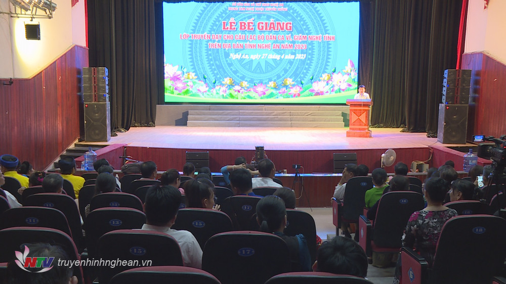 Toàn cảnh lễ bế giảng.