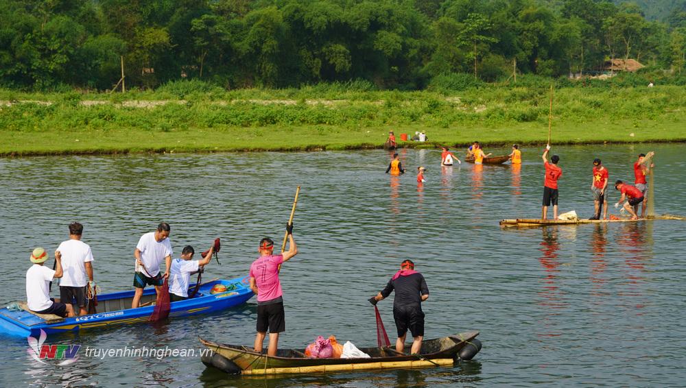 Hội thi năm nay có 84 thành viên đến từ 12 đội của 12 thôn, bản trên điịa bàn xã Môn Sơn, huyện Con Cuông.