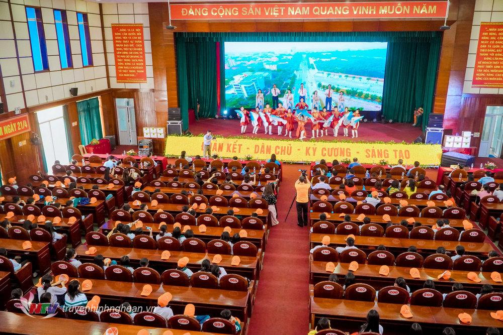 Toàn cảnh lễ phát động.