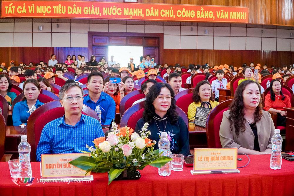 Các đại biểu dự lễ phát động.