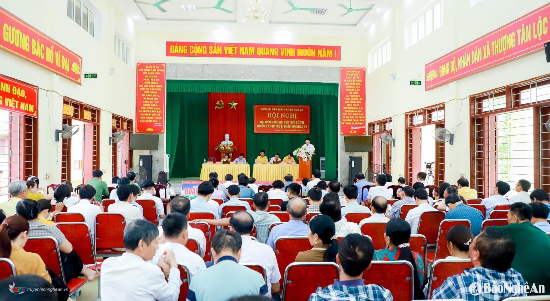 Toàn cảnh hội nghị.