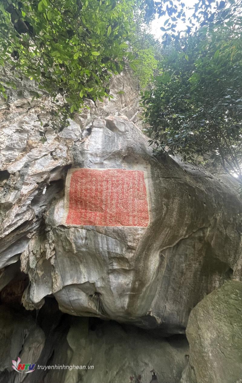 Bia Ma Nhai khắc ghi trên đá sự kiện quan trọng về chiến công của quan quân Thái thượng Hoàng Trần Minh Tông năm 1335.