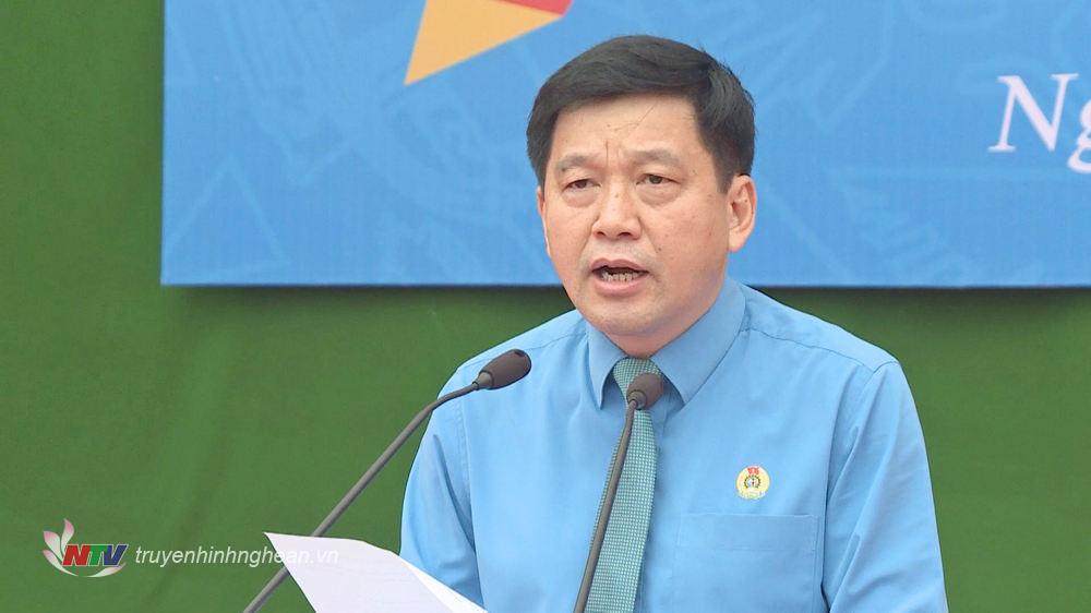 Đồng chí Kha Văn Tám - PG88 go Bắn cá Liên đoàn Lao động tỉnh phát biểu tại buổi lễ.