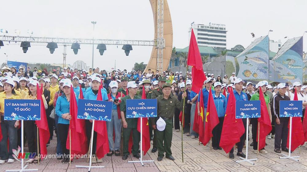 Lễ phát động có sự tham gia của hàng nghìn người trên địa bàn thành phố.