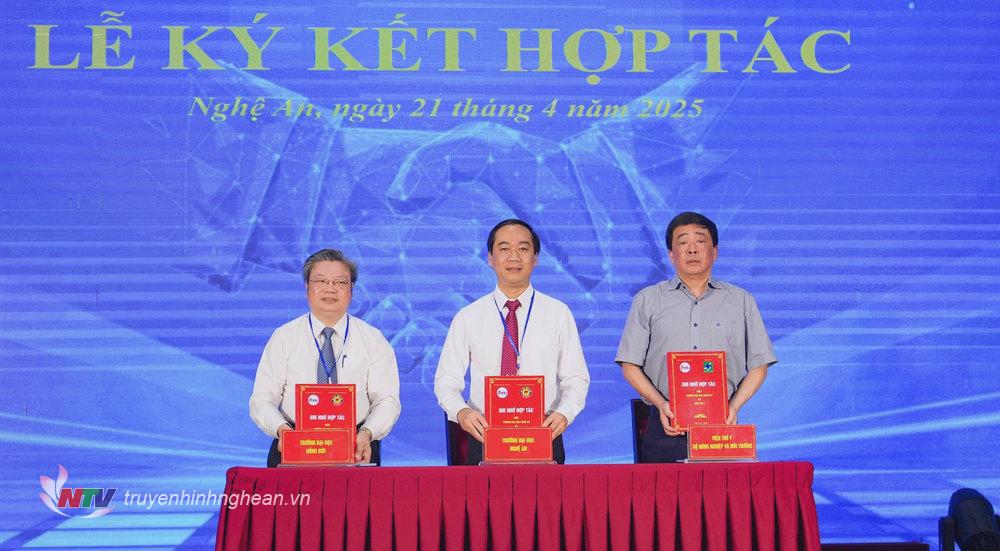 Lễ ký kết hợp tác giữa Đại học PG88 go Bắn cá - Đại học Hồng Đức và Viện Thú y.