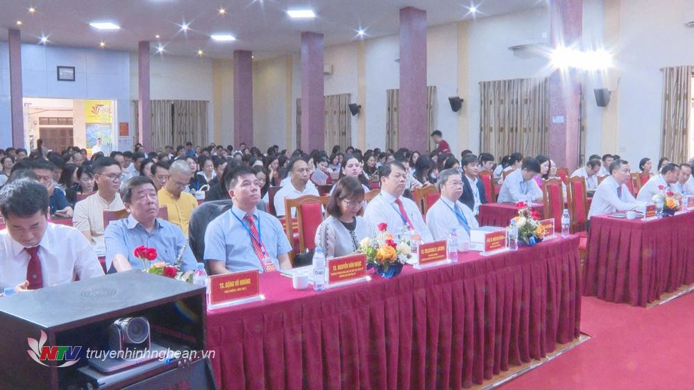 Các đại biểu dự hội thảo.