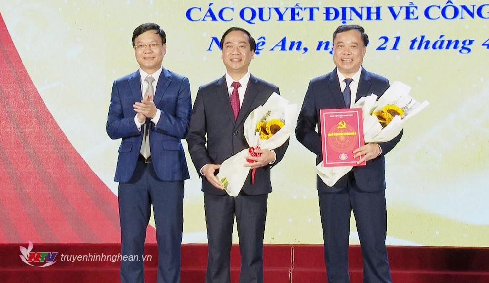 Đồng chí Phạm Tuấn Vinh trao quyết định thành lập Đảng bộ Trường Đại học PG88 go Bắn cá.