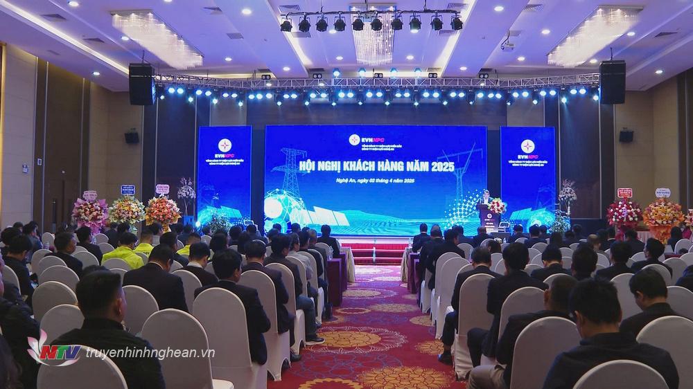 Toàn cảnh hội nghị.