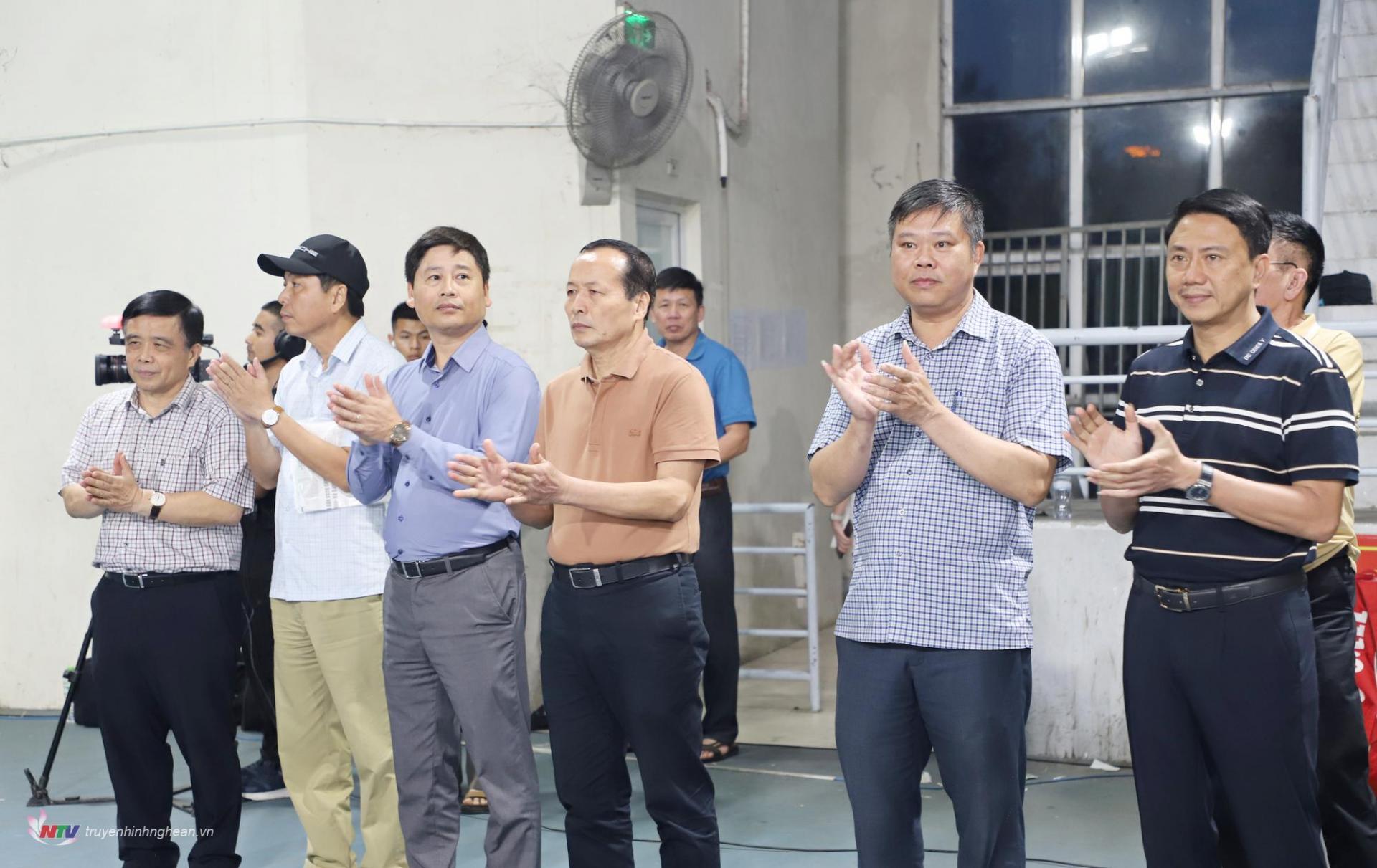 Các đại biểu dự lễ bế mạc và trao giải.