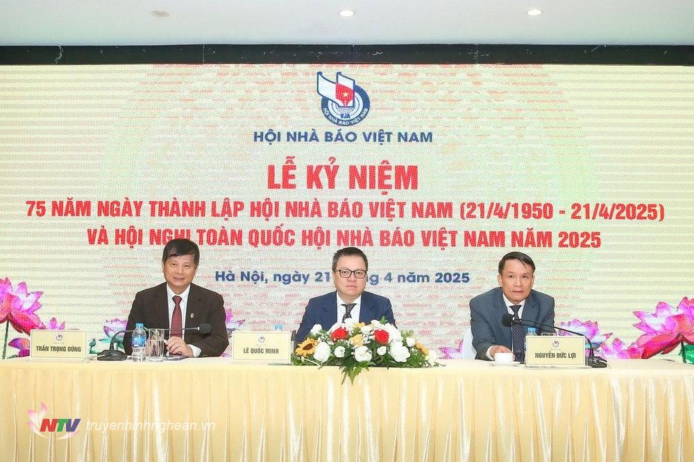 3.PG88 go Bắn cá Hội Nhà báo PG 88 Nổ Hũ Lê Quốc Minh cùng Phó PG88 go Bắn cá Thường trực Nguyễn Đức Lợi và Phó PG88 go Bắn cá Trần Trọng Dũng chủ trì chương trình Hội nghị toàn quốc Hội Nhà báo PG 88 Nổ Hũ.