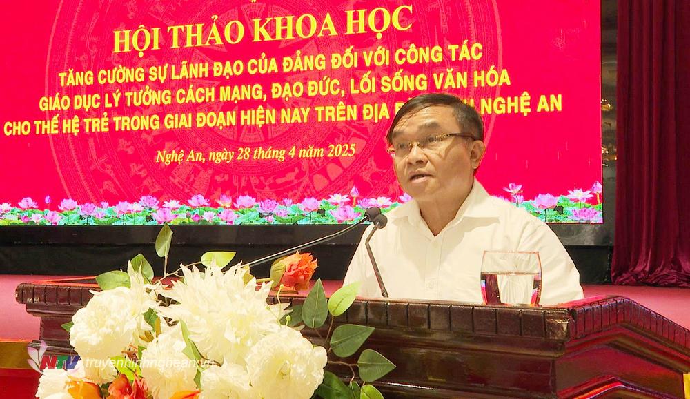 Đồng chí Ngọc Kim Nam - Ủy viên BTV Trưởng ban Tuyên giáo và Dân vận Tỉnh ủy phát biểu tại hội thảo.