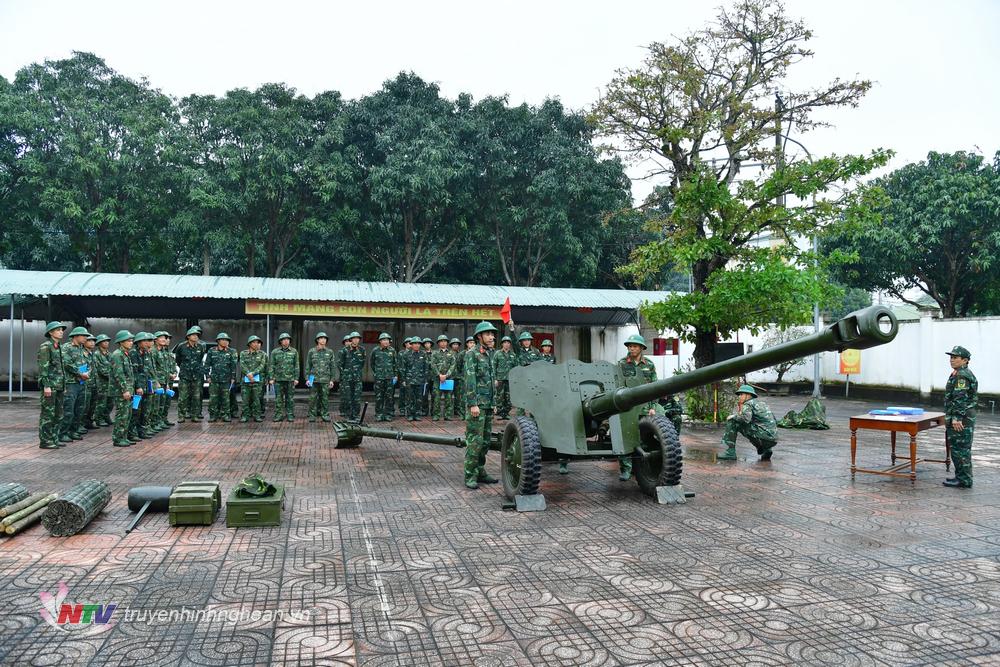 Bộ Chỉ huy Quân sự tỉnh huấn luyện chuyển loại chuyên nghiệp quân sự pháo binh năm 2025.