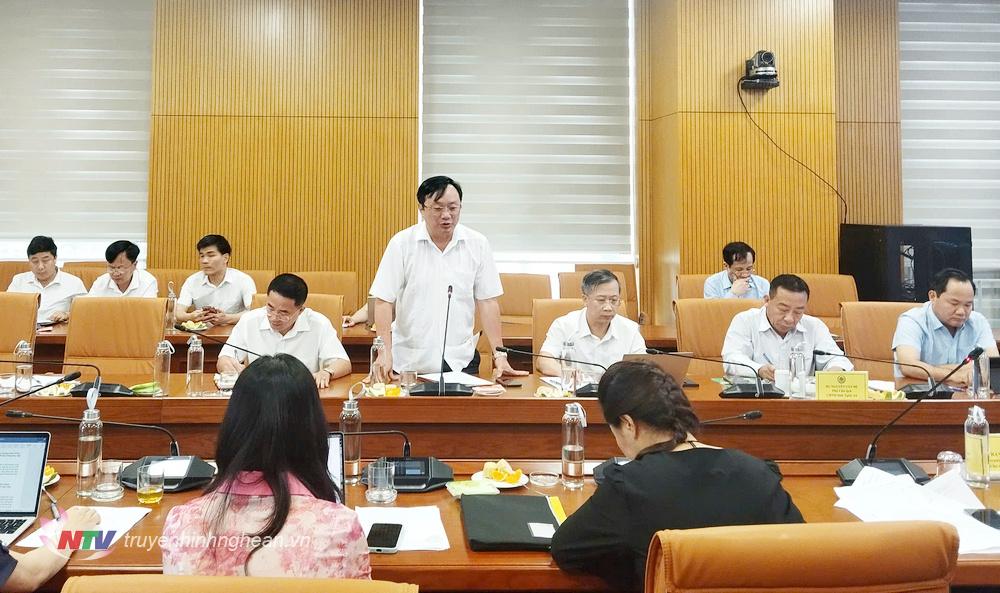 Đồng chí Nguyễn Hồng Sơn - PG88 go Bắn cá UBND huyện Nam Đàn trình bày báo cáo.