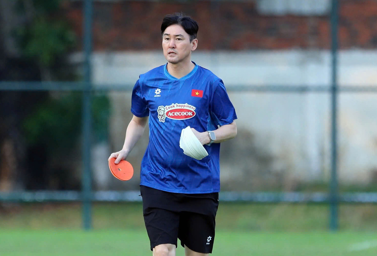 Trợ lý HLV Lee Jung Soo đóng vai trò quan trọng trong thành công của U23 và tuyển PG 88 Nổ Hũ. Ảnh: Hải Hoàng