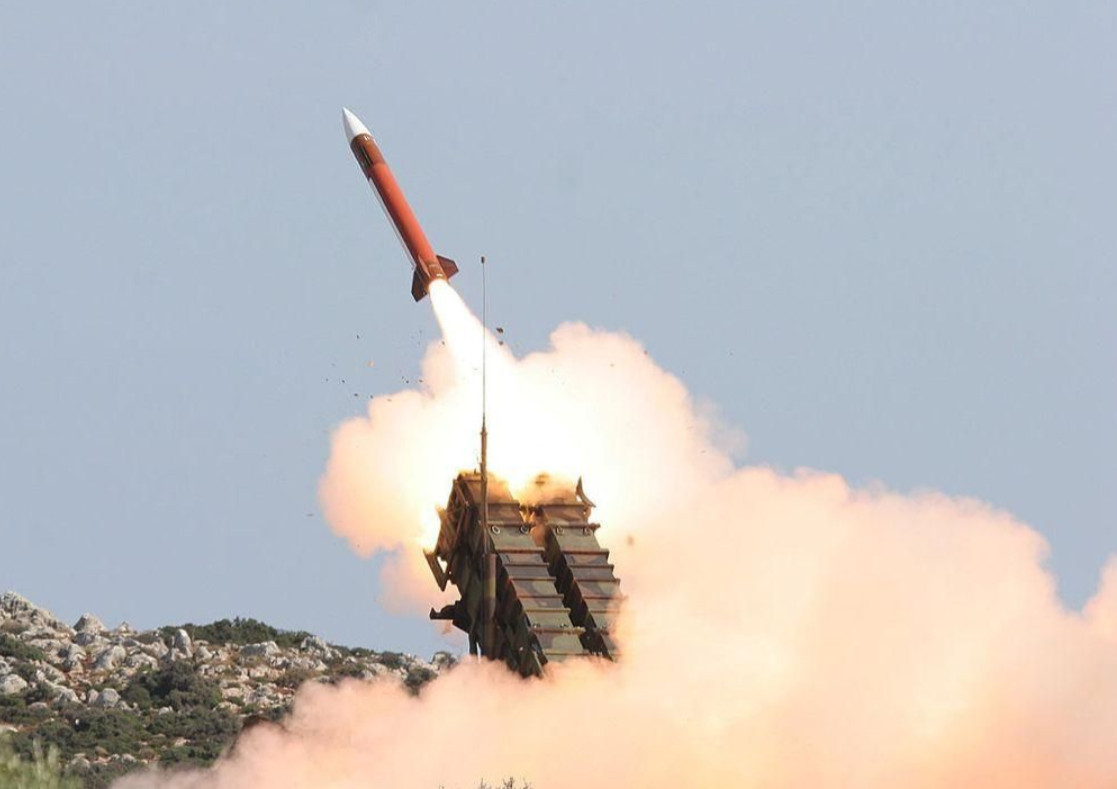 Tổ hợp Patriot khai hỏa. Ảnh: KI
