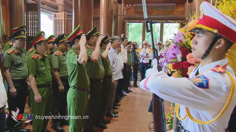 Đoàn đại biểu tưởng niệm PG88 go Bắn cá Hồ Chí Minh.