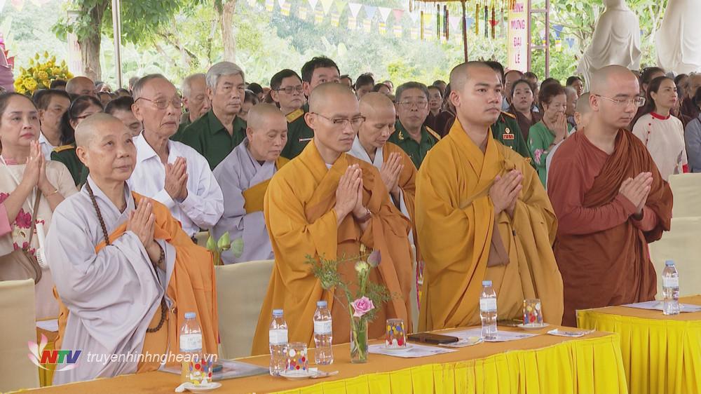 Các đại biểu dự đại lễ.