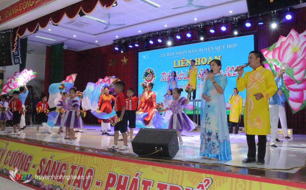 Tiết mục dự thi của đơn vị thị trấn.