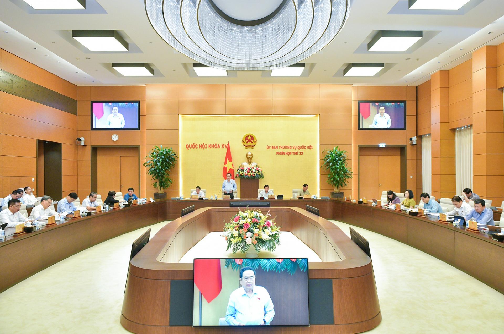 Phiên họp thứ 33 của Ủy ban Thường vụ Quốc hội.