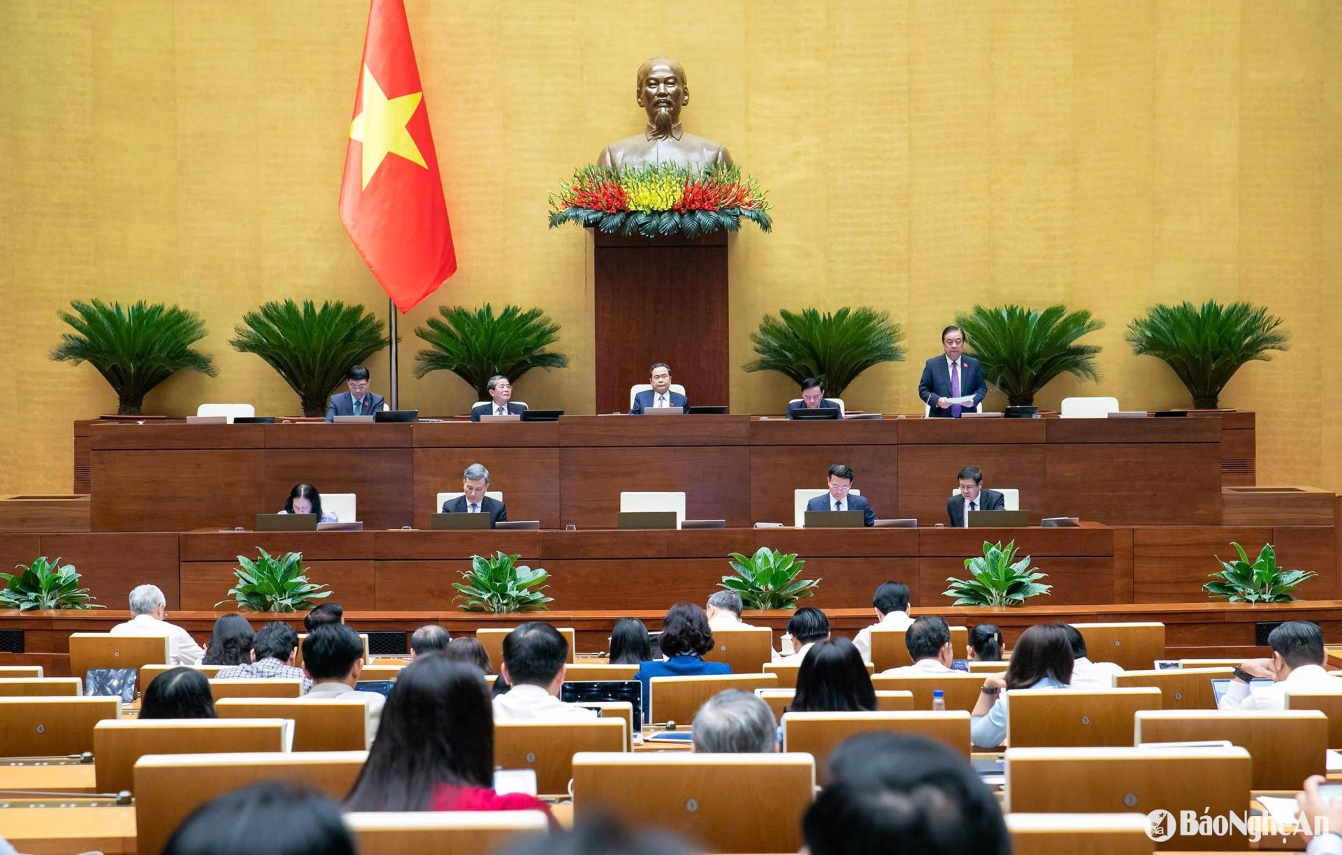 Quang cảnh phiên làm việc sáng 17/5 tại Hội trường Diên Hồng, Nhà Quốc hội.