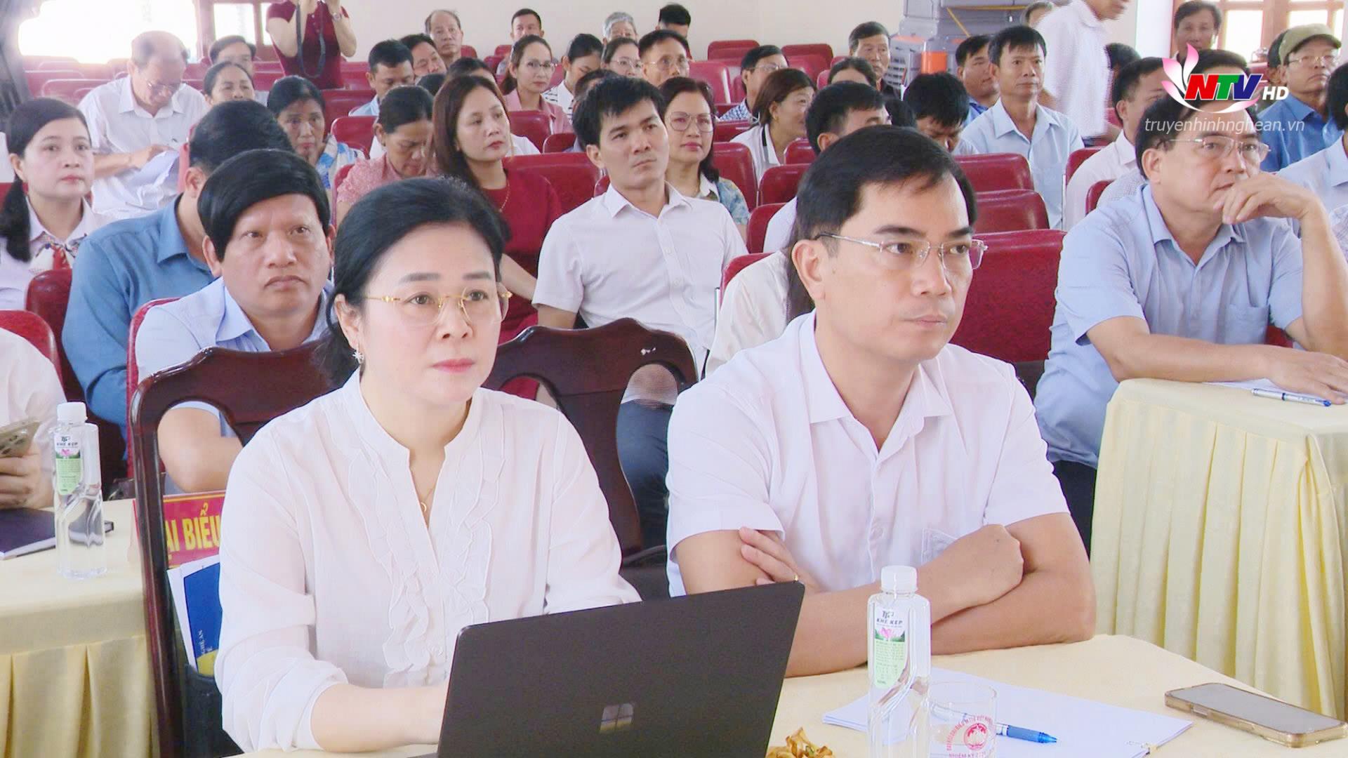 Lãnh đạo các sở, ban, ngành, dự hội nghị tiếp xúc cử tri. 