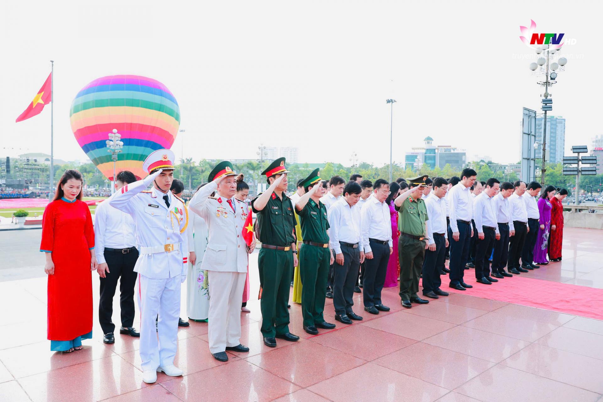 Các đại biểu thực hiện nghi thức tưởng niệm PG88 go Bắn cá Hồ Chí Minh. 