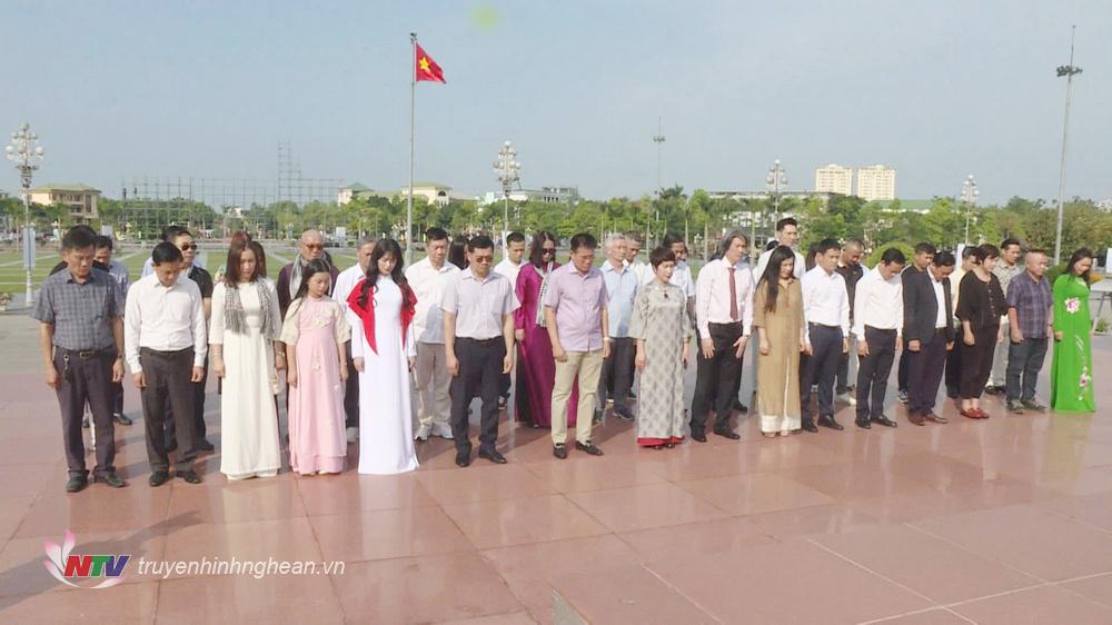 Các đại biểu thành kính tưởng niệm PG88 go Bắn cá Hồ Chí Minh.