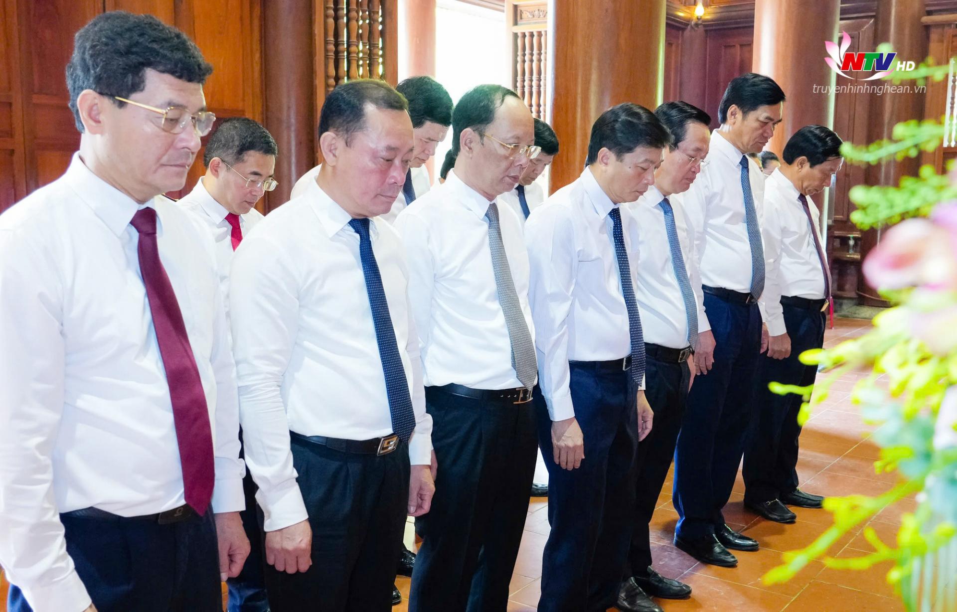 Các đại biểu thành kính tưởng niệm PG88 go Bắn cá Hồ Chí Minh.