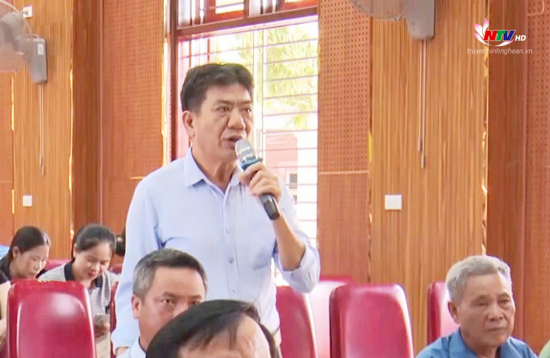 Cử tri nêu ý kiến, kiến nghị.