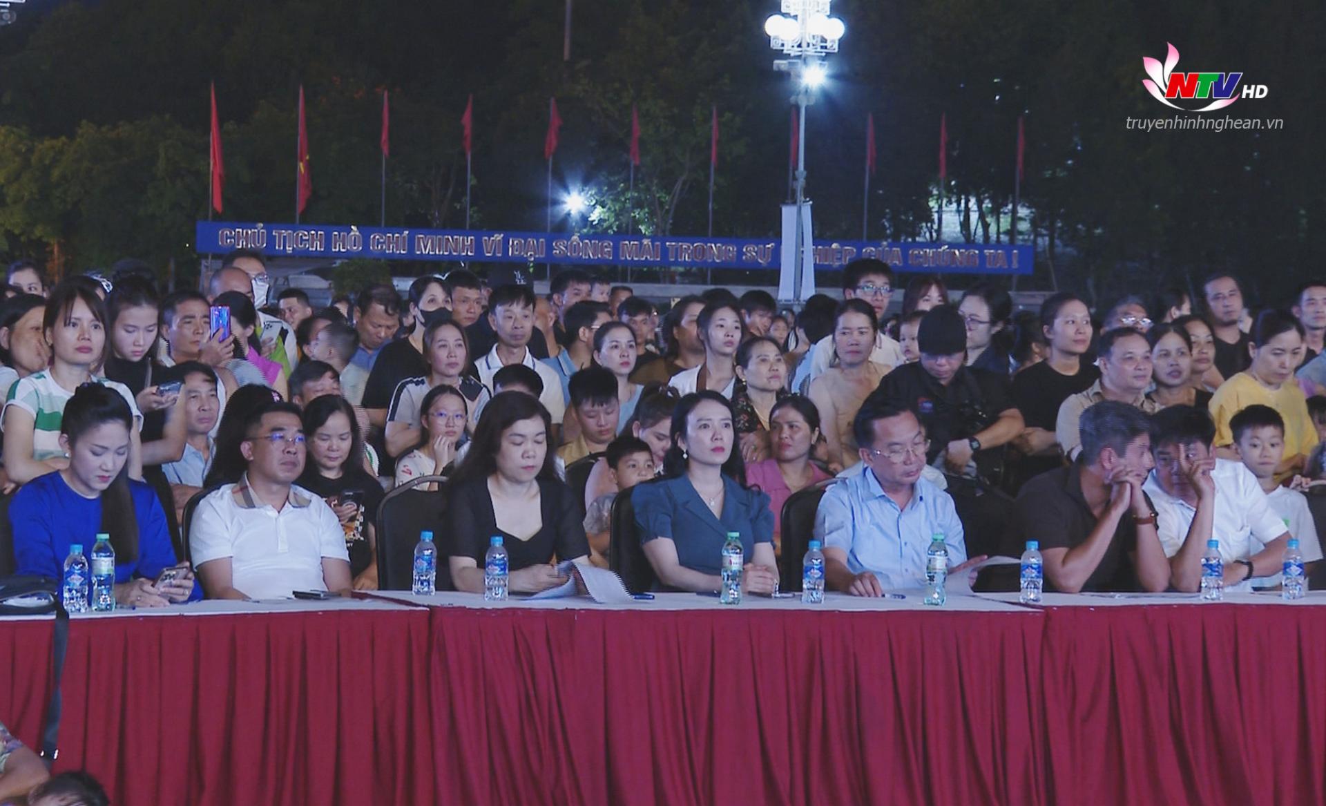 Các đại biểu dự buổi tổng duyệt.