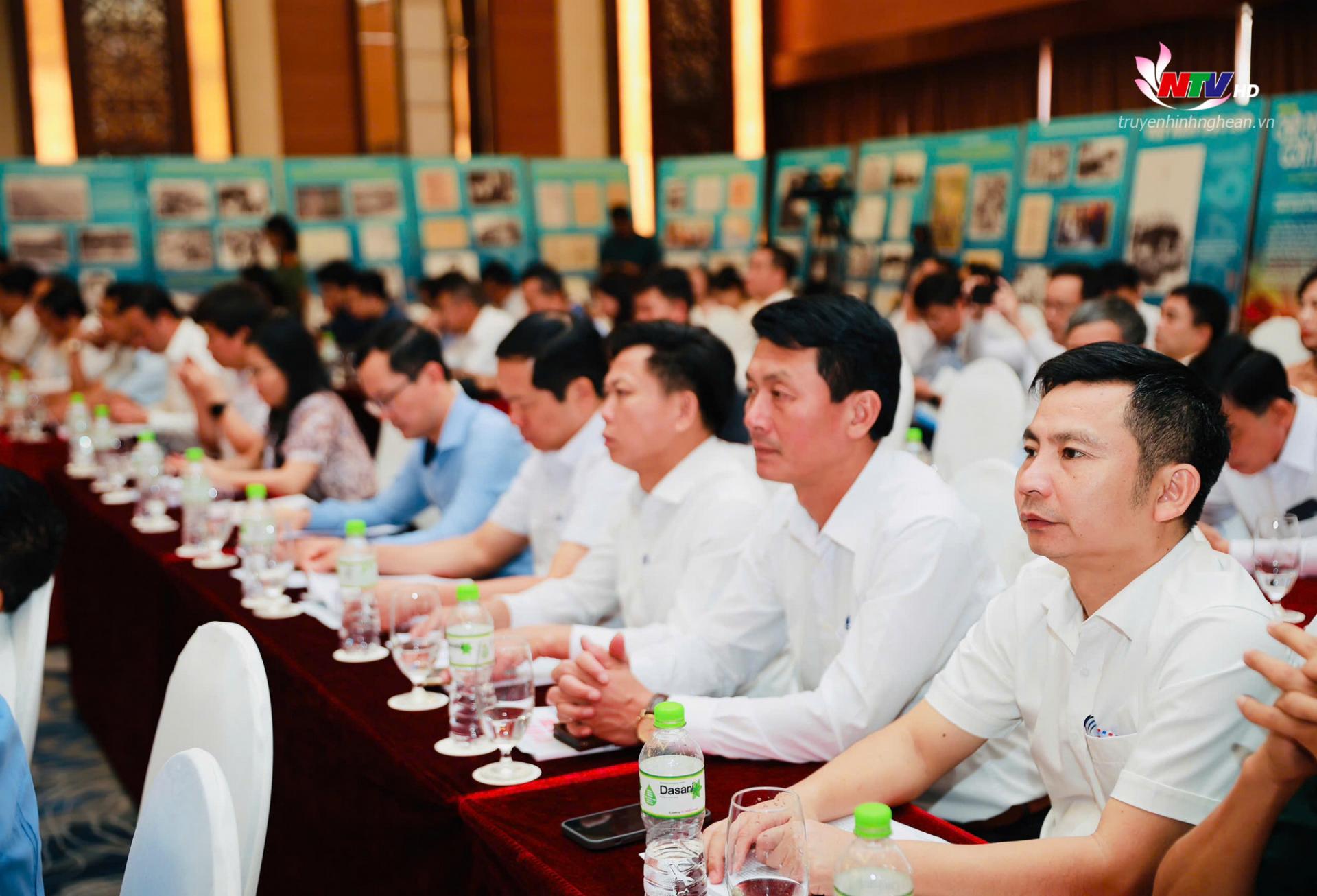 Các đại biểu dự Hội thảo.