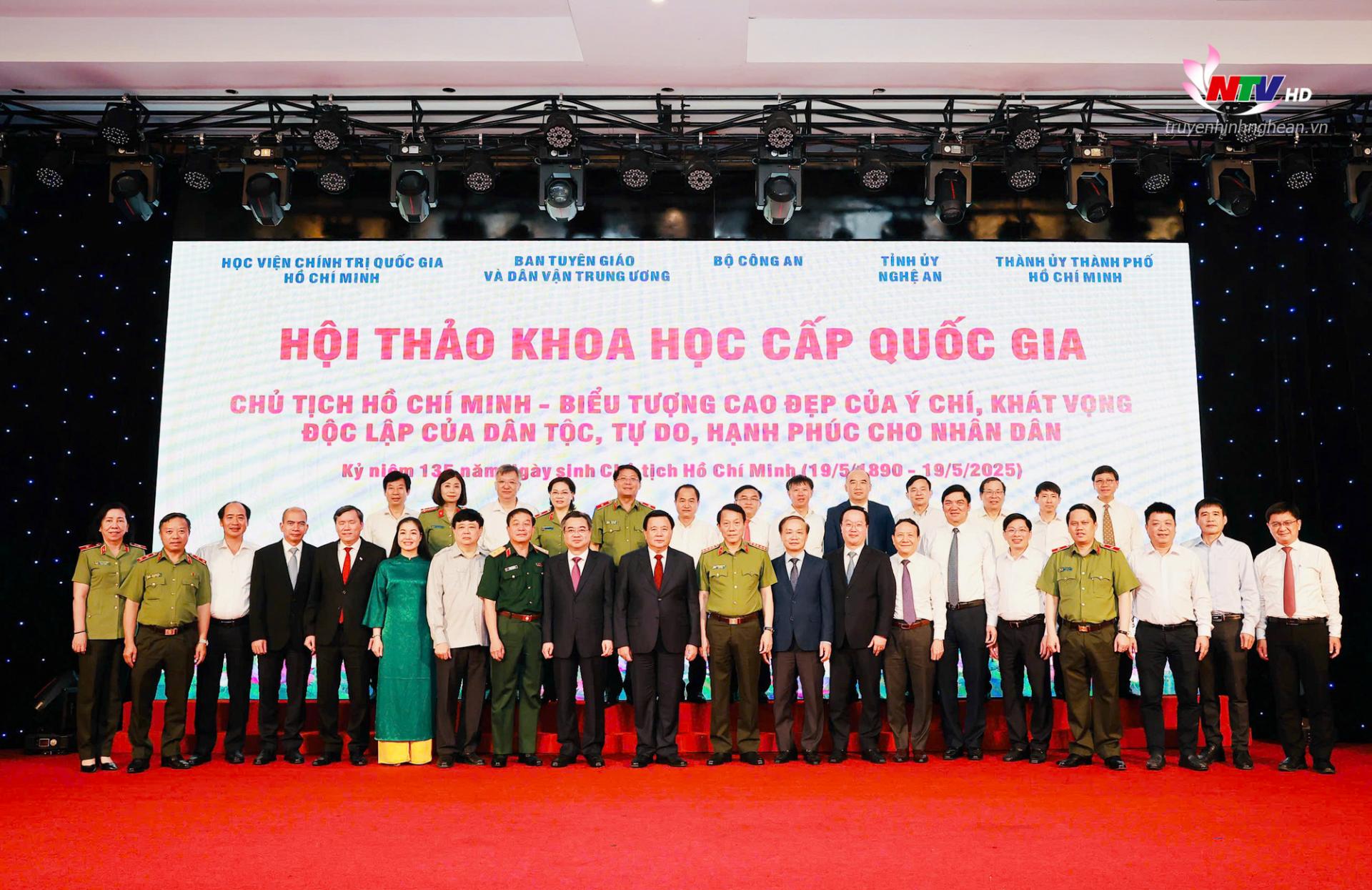 Các đồng chí lãnh đạo Trung ương....