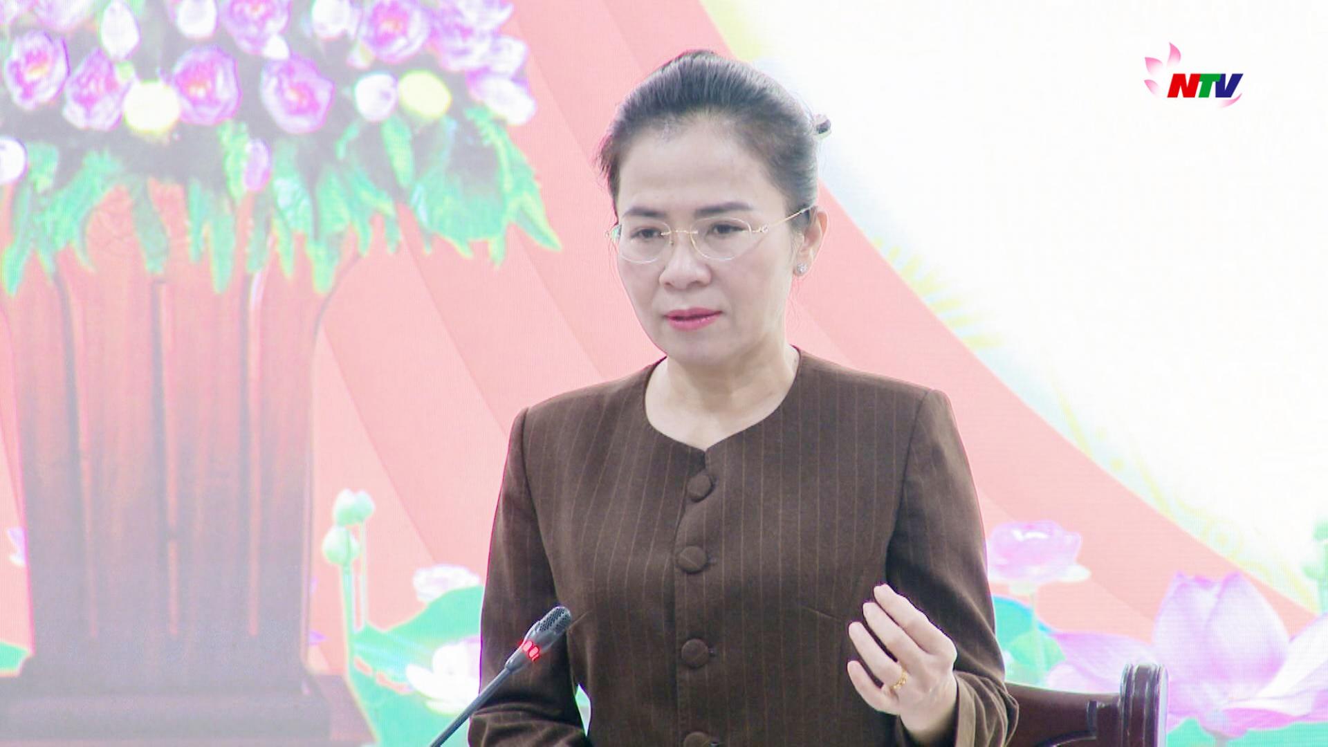 Đồng chí Võ Thị Minh Sinh - Phó Bí thư Tỉnh uỷ, PG88 go Bắn cá UBMTTQ tỉnh, Trưởng đoàn ĐBQH tỉnh phát biểu.