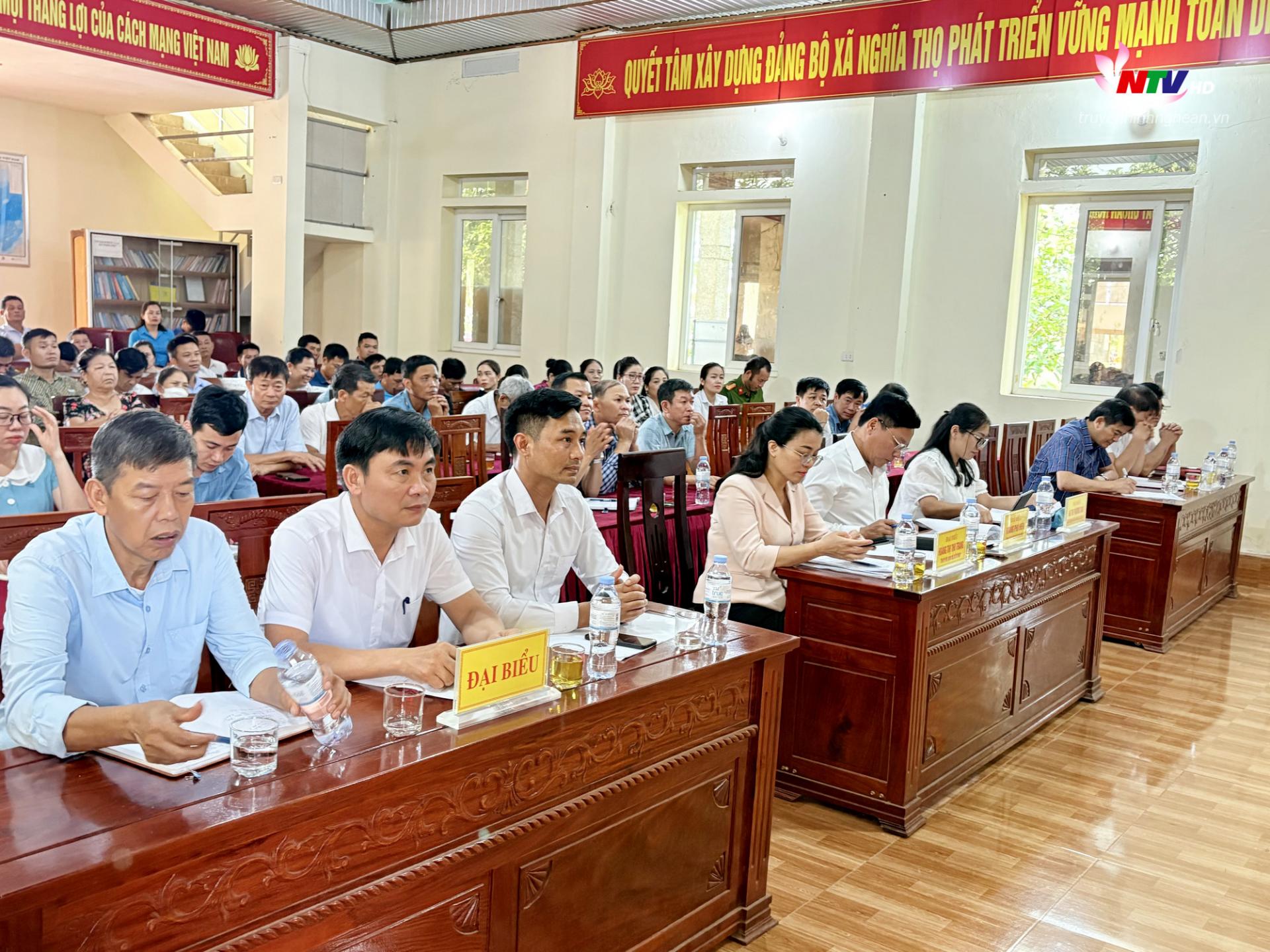 Các đại biểu dự buổi tiếp xúc.