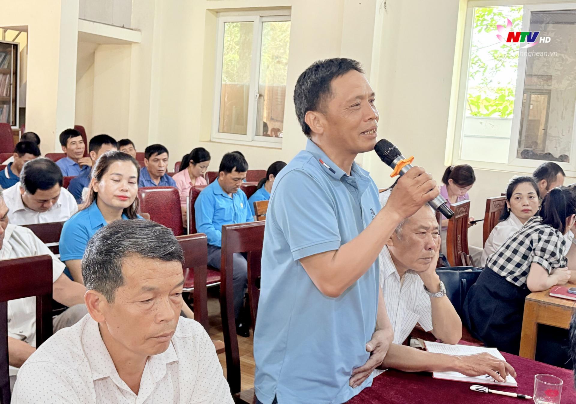 Cử tri nêu ý kiến, kiến nghị.