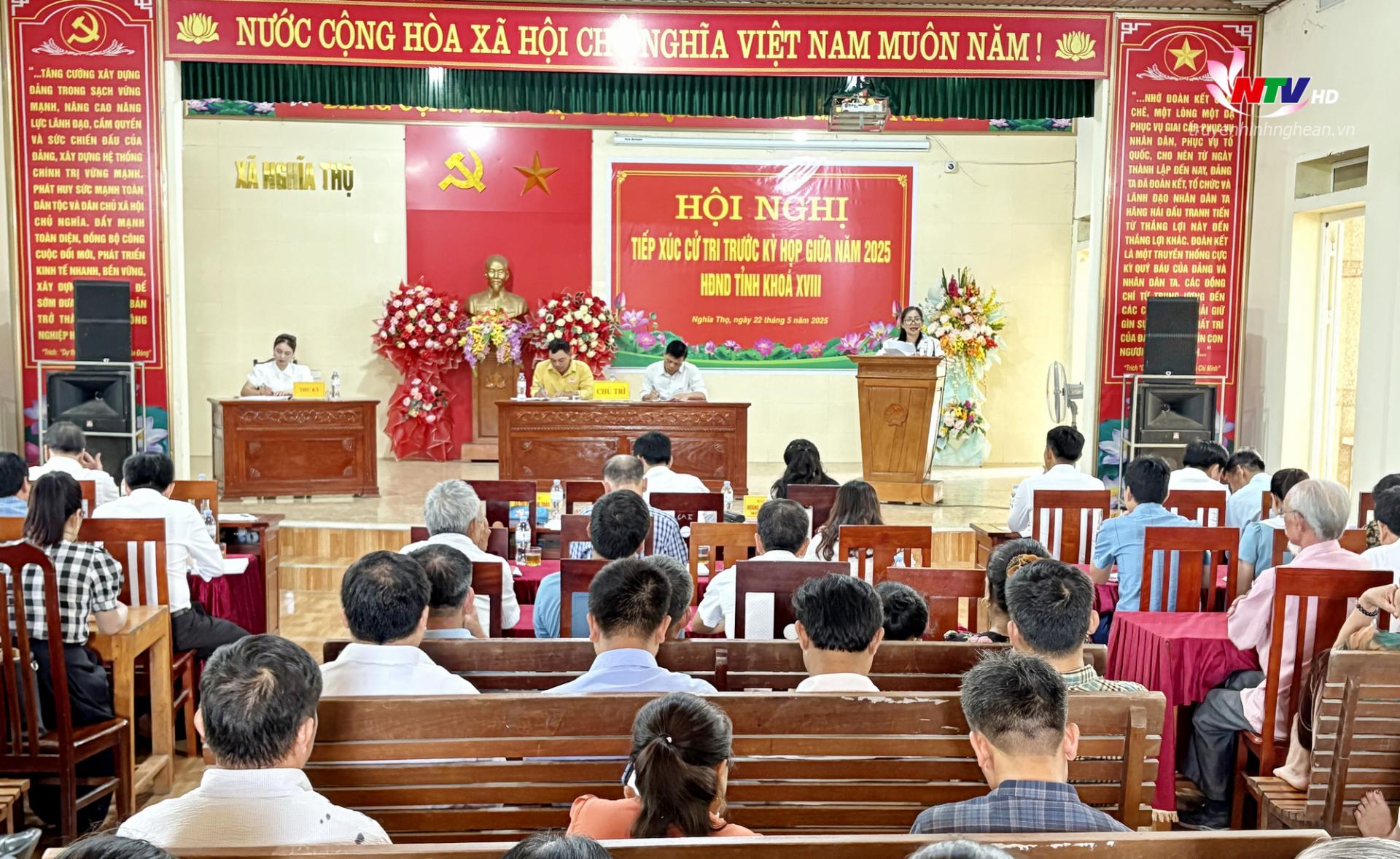 Toàn cảnh buổi tiếp xúc cử tri.