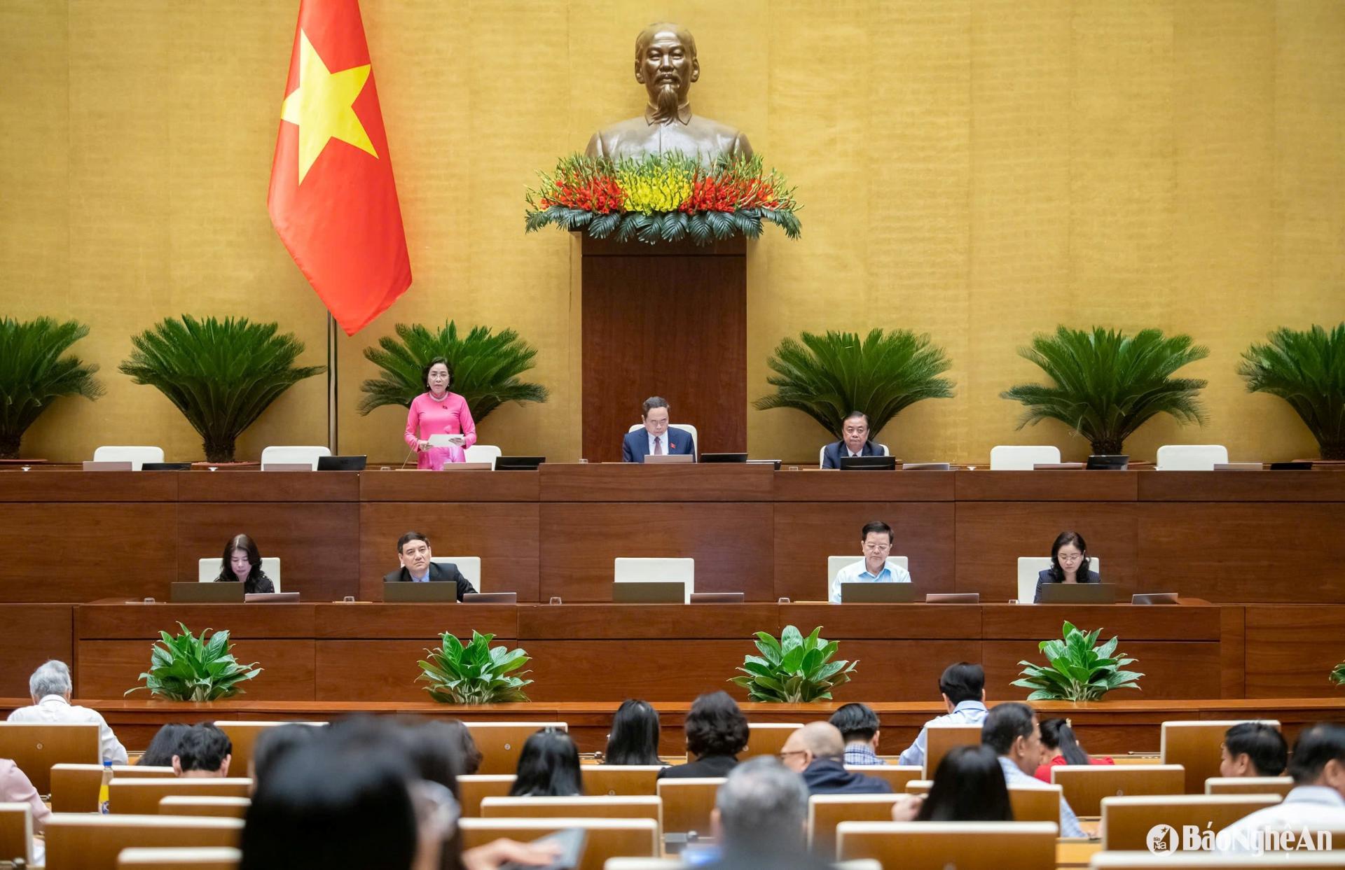 Quang cảnh phiên làm việc sáng 10/5 tại Hội trường Diên Hồng, Nhà Quốc hội.