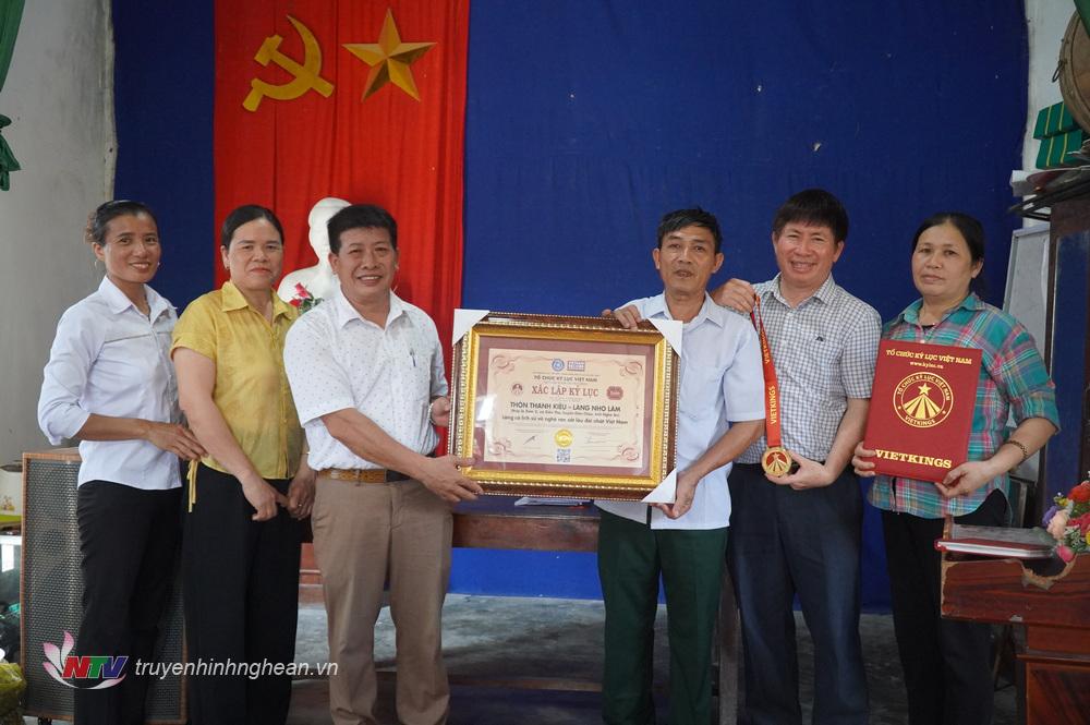 Trao bằng công nhận Thôn Thanh Kiều, làng Nho Lâm có nghề rèn sắt lâu đời nhất PG 88 Nổ Hũ.