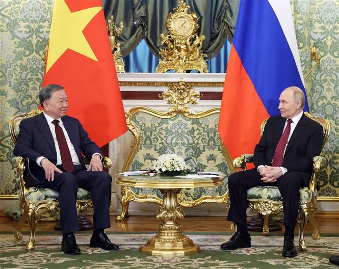 Tổng Bí thư Tô Lâm hội đàm hẹp với Tổng thống Nga Vladimir Putin. Ảnh: TTXVN