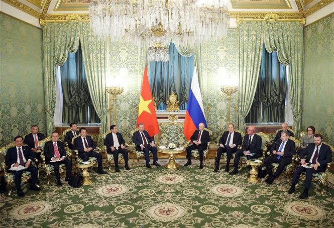 Tổng Bí thư Tô Lâm hội đàm hẹp với Tổng thống Nga Vladimir Putin. Ảnh: TTXVN