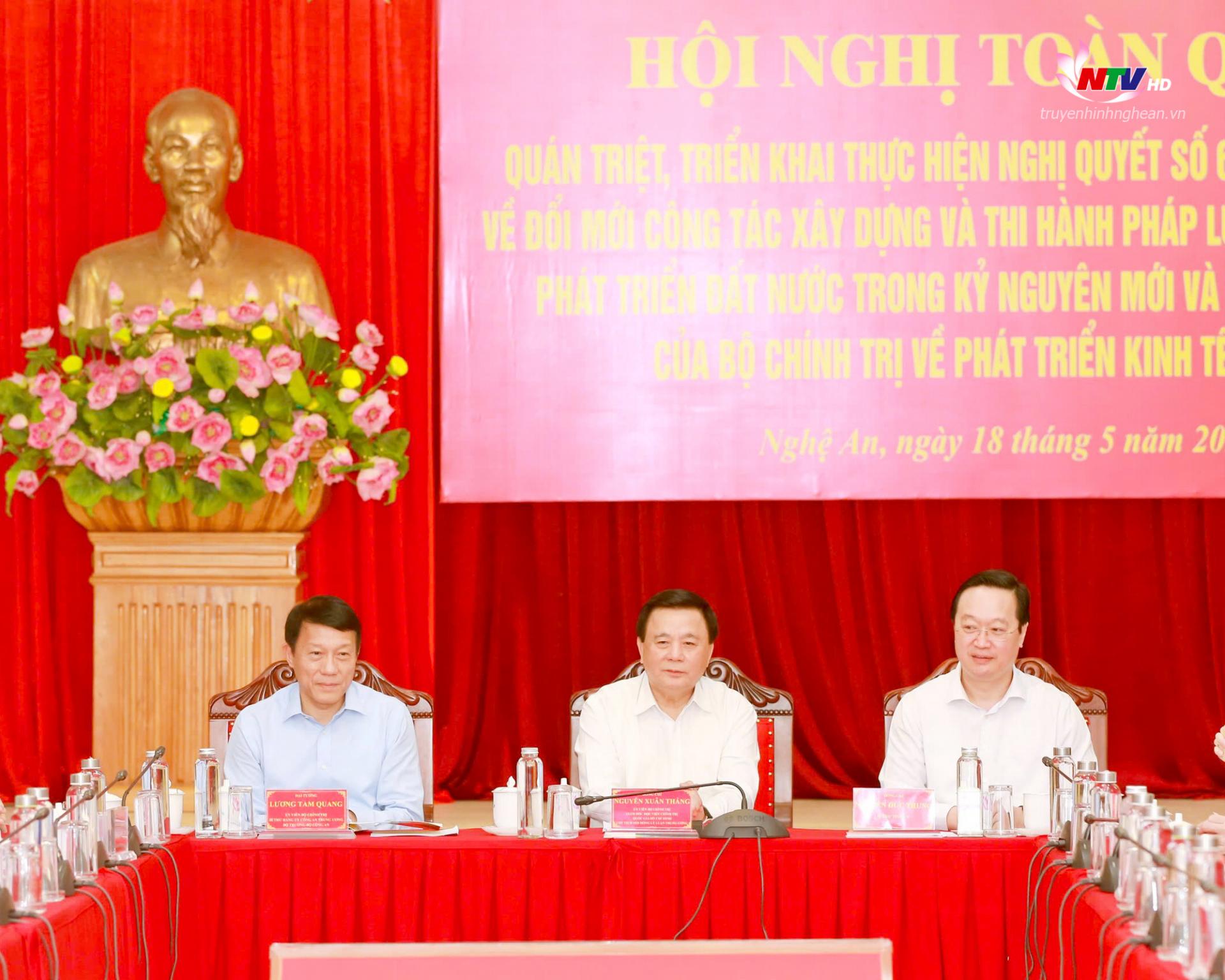 Các đồng chí: Nguyễn Xuân Thắng - Ủy viên Bộ Chính trị, Giám đốc Học viện Chính trị quốc gia Hồ Chí Minh, PG88 go Bắn cá Hội đồng Lý luận Trung ương; Đại tướng Lương Tam Quang - Ủy viên Bộ Chính trị, Bộ trưởng Bộ Công an; Nguyễn Đức Trung - Bí thư Tỉnh ủy chủ trì điểm cầu tỉnh PG88 go Bắn cá.