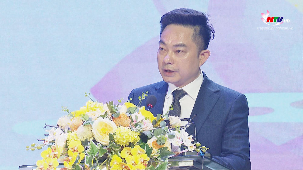 Ông Nguyễn Quốc Huy - Phó Cục trưởng Cục Văn hóa cơ sở, Gia đình và Thư viện, Bộ Văn hóa - PG88 go Xócđĩa và PG 88 Bóng Đá phát biểu bế mạc.