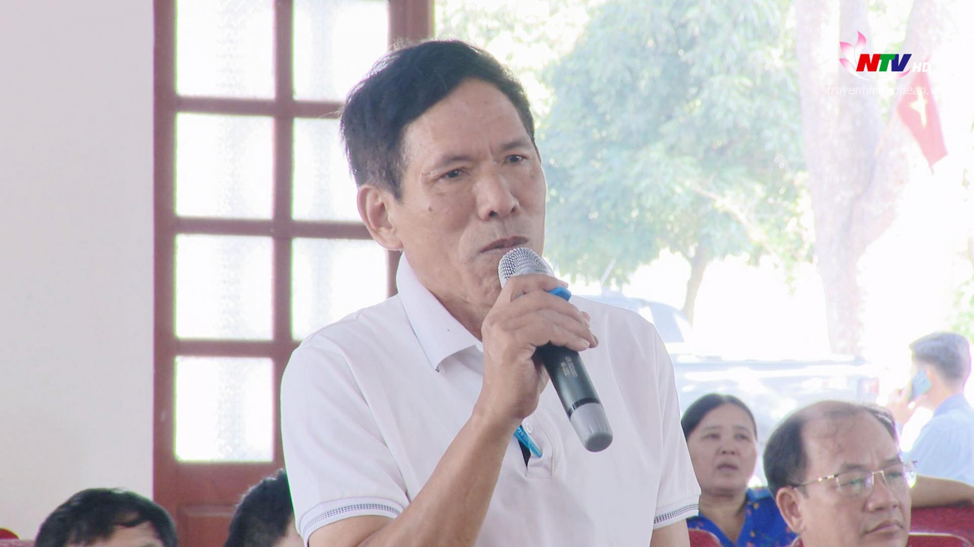 Cử tri nêu ý kiến, kiến nghị.